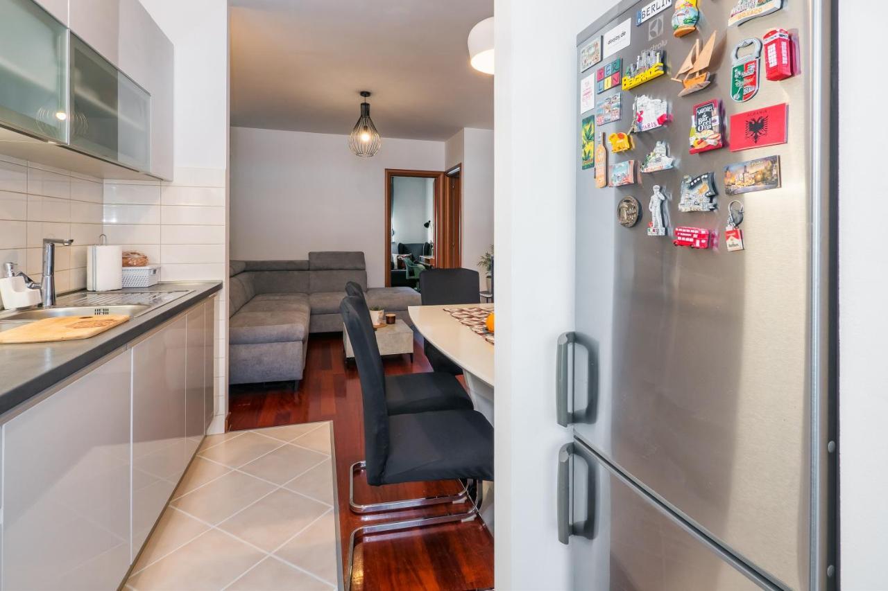 Airy 2-Br Apt W/ Open Layout & Modern Design Lägenhet Split Exteriör bild