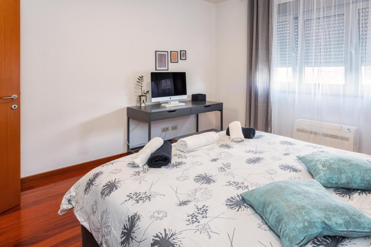 Airy 2-Br Apt W/ Open Layout & Modern Design Lägenhet Split Exteriör bild