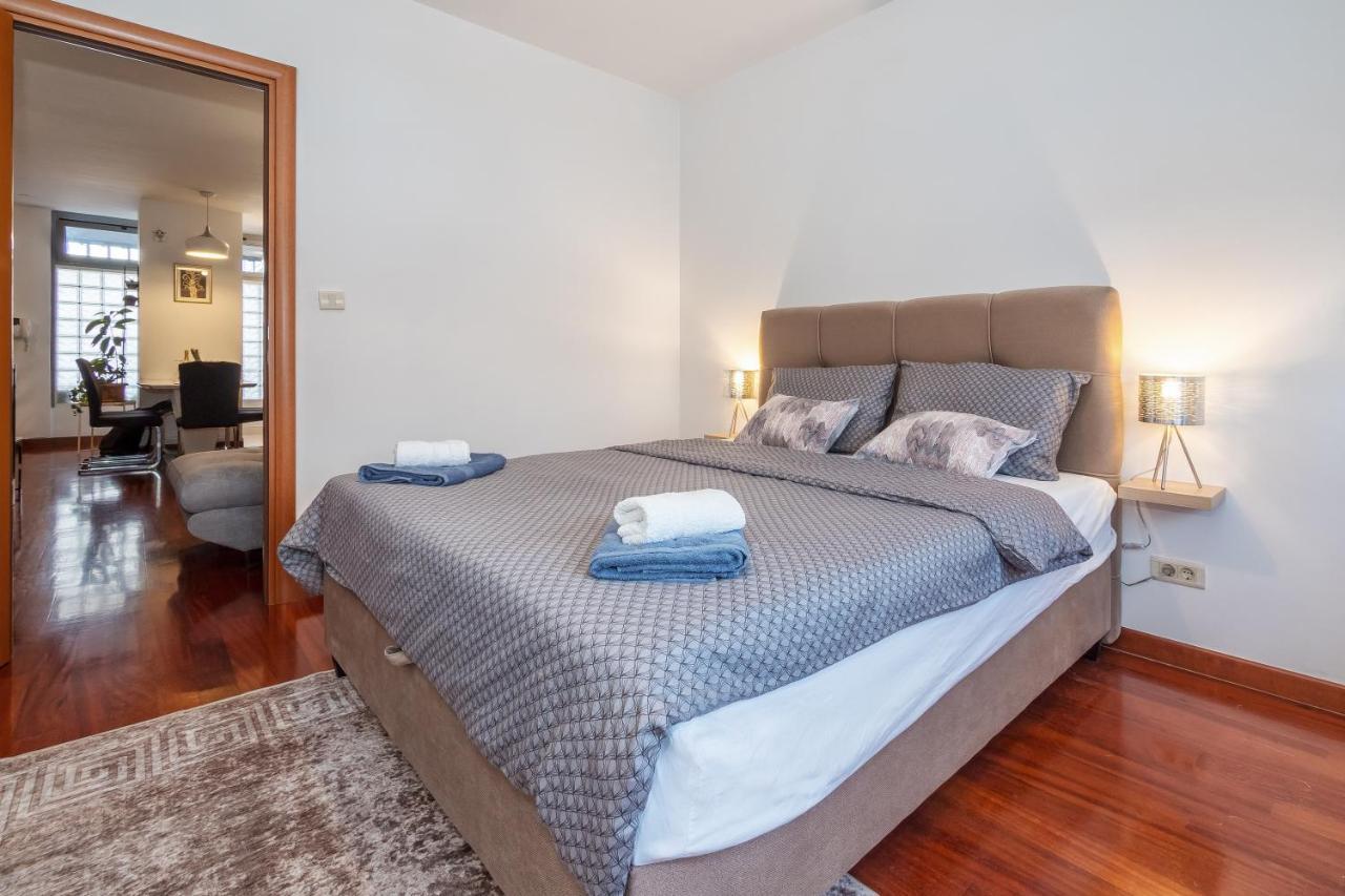Airy 2-Br Apt W/ Open Layout & Modern Design Lägenhet Split Exteriör bild