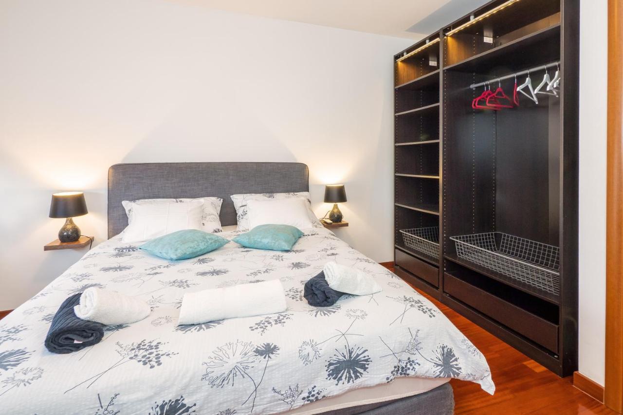 Airy 2-Br Apt W/ Open Layout & Modern Design Lägenhet Split Exteriör bild