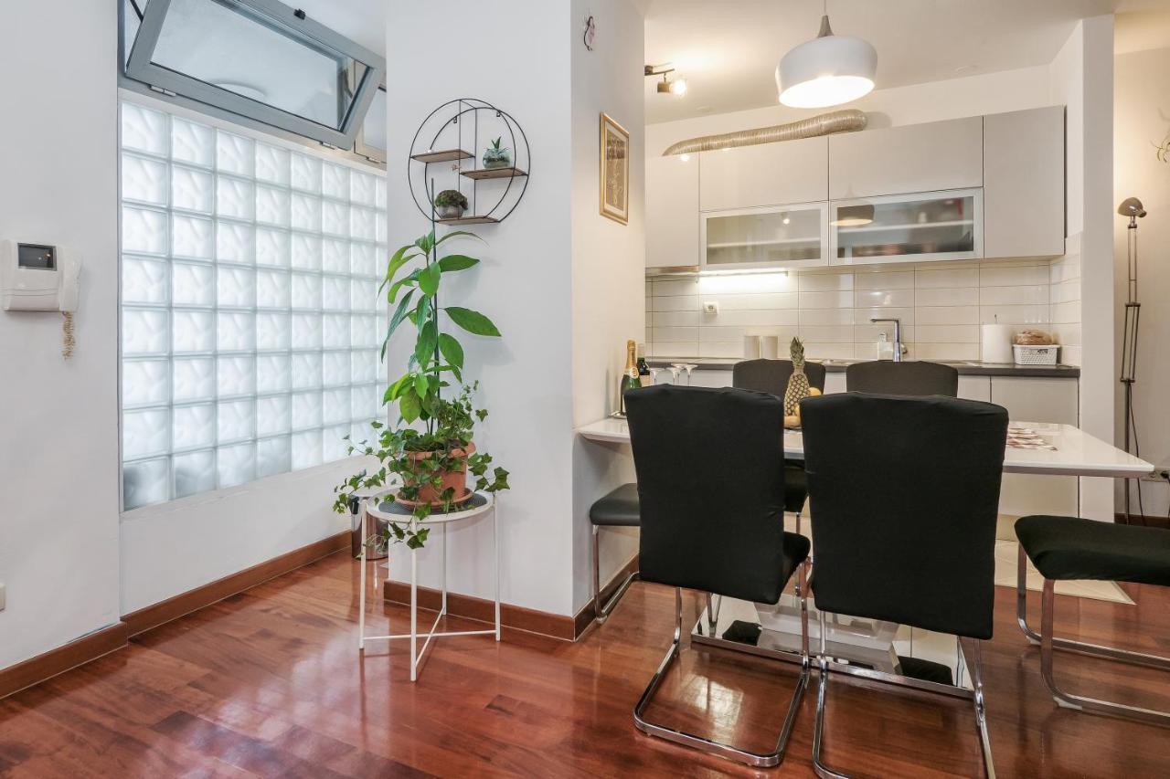 Airy 2-Br Apt W/ Open Layout & Modern Design Lägenhet Split Exteriör bild