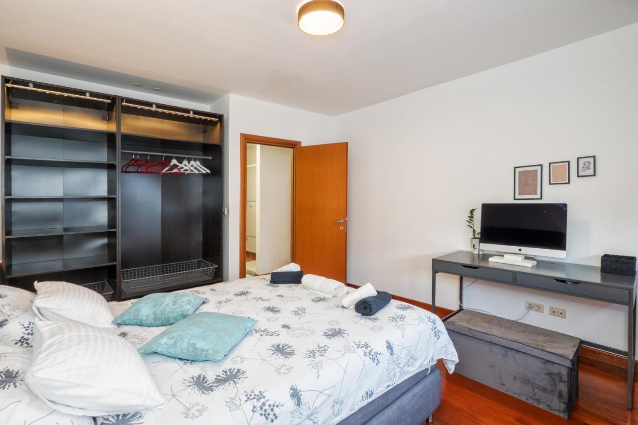 Airy 2-Br Apt W/ Open Layout & Modern Design Lägenhet Split Exteriör bild