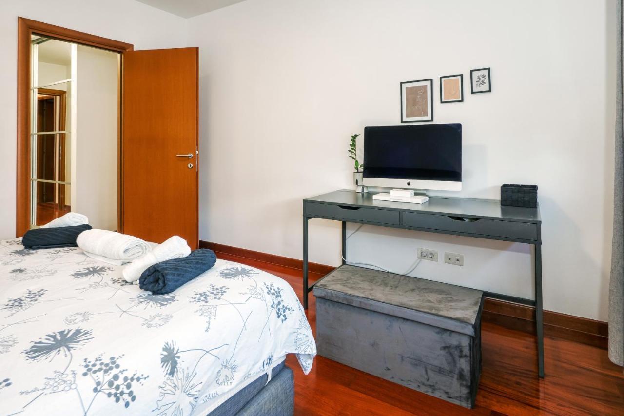 Airy 2-Br Apt W/ Open Layout & Modern Design Lägenhet Split Exteriör bild