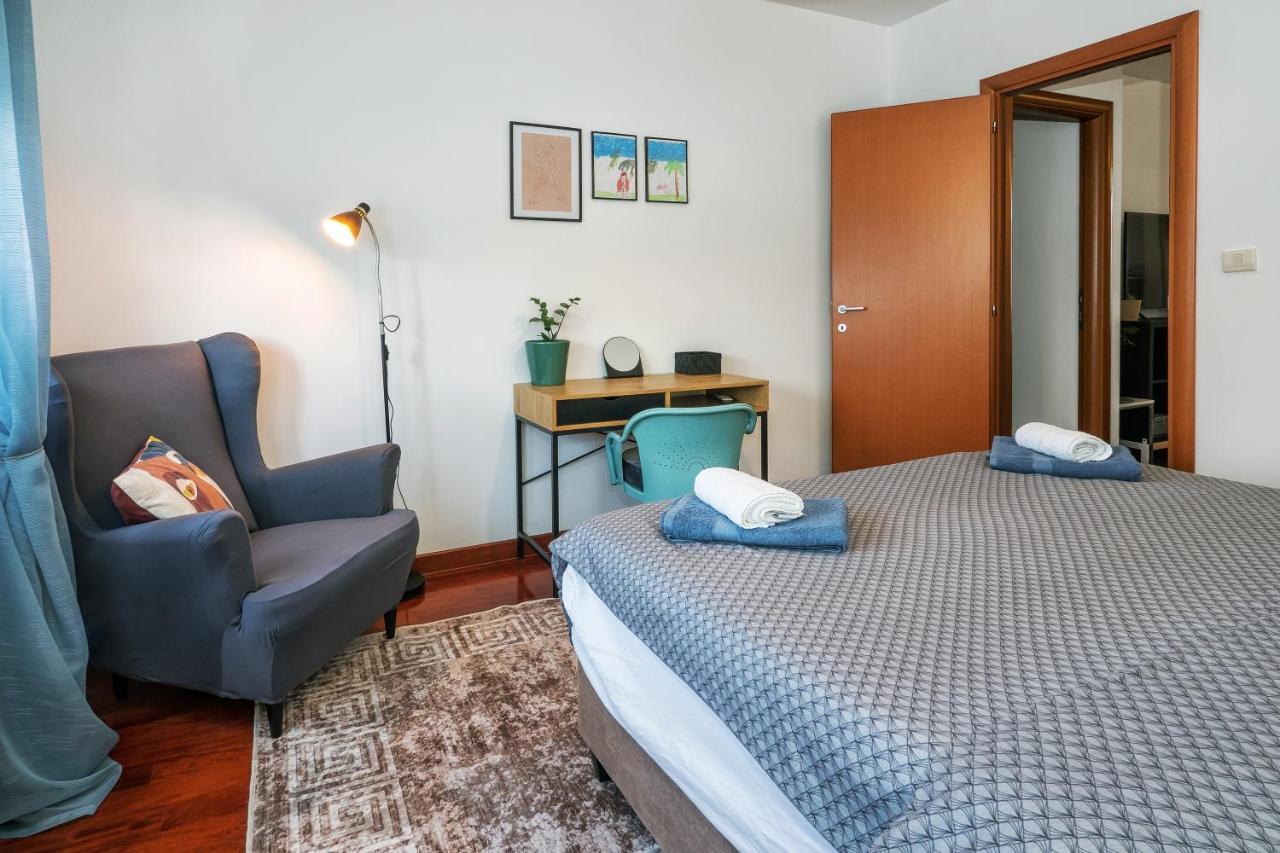 Airy 2-Br Apt W/ Open Layout & Modern Design Lägenhet Split Exteriör bild