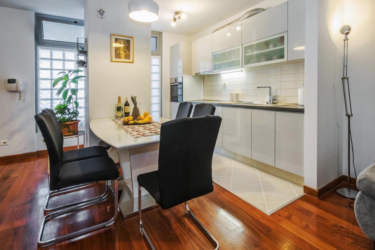 Airy 2-Br Apt W/ Open Layout & Modern Design Lägenhet Split Exteriör bild