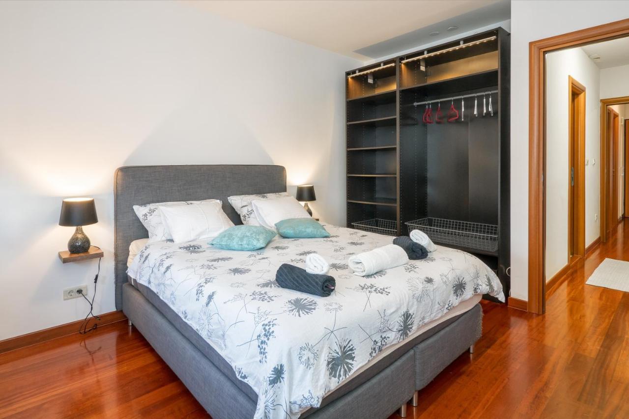 Airy 2-Br Apt W/ Open Layout & Modern Design Lägenhet Split Exteriör bild